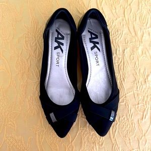 Anne Klein Sport black flats- like new! 8